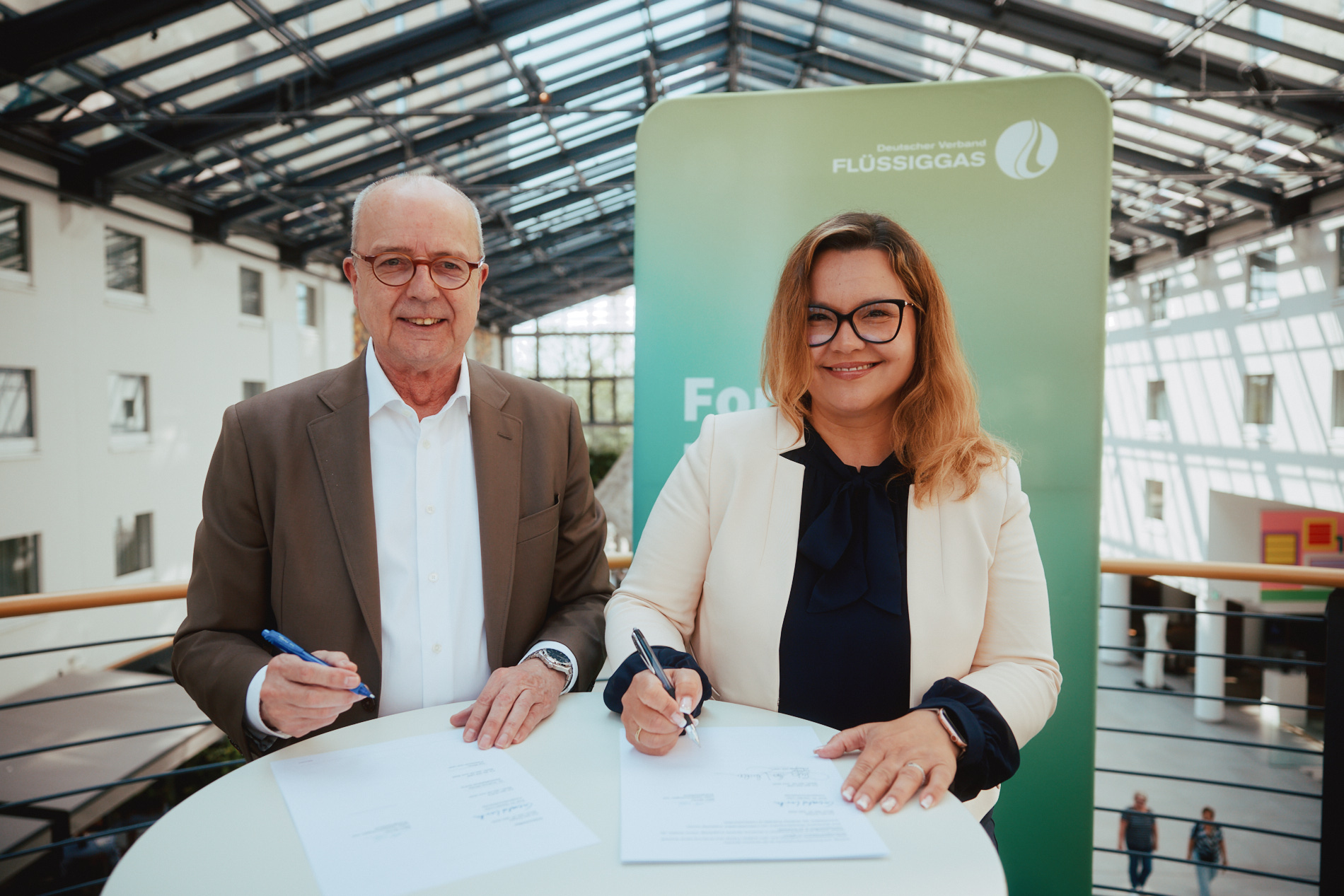 Forum Fluessiggas 2025_TRF Kooperation_Slowenien_Vertragsunterzeichnung